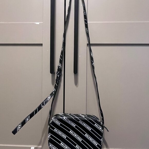 Balenciaga Camera Bag - Picture 2 of 6